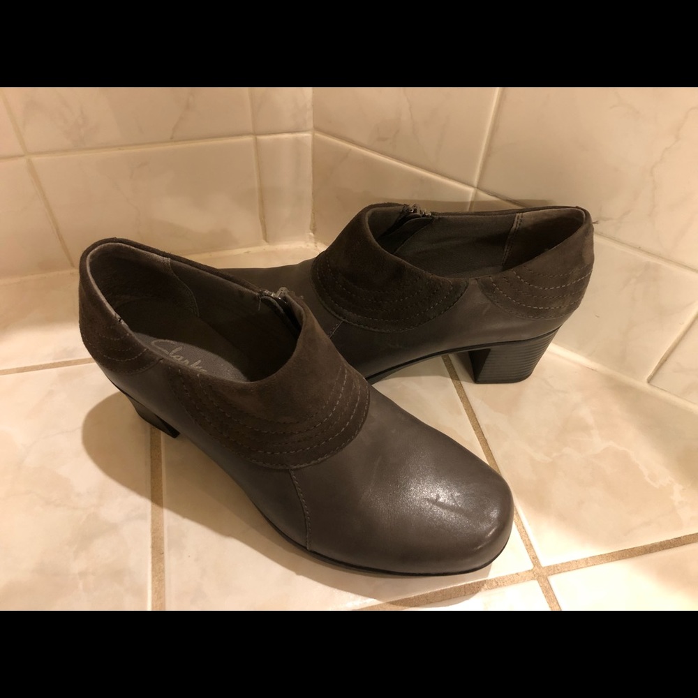 Clarks Bendables Gray Leather Suede Bootie